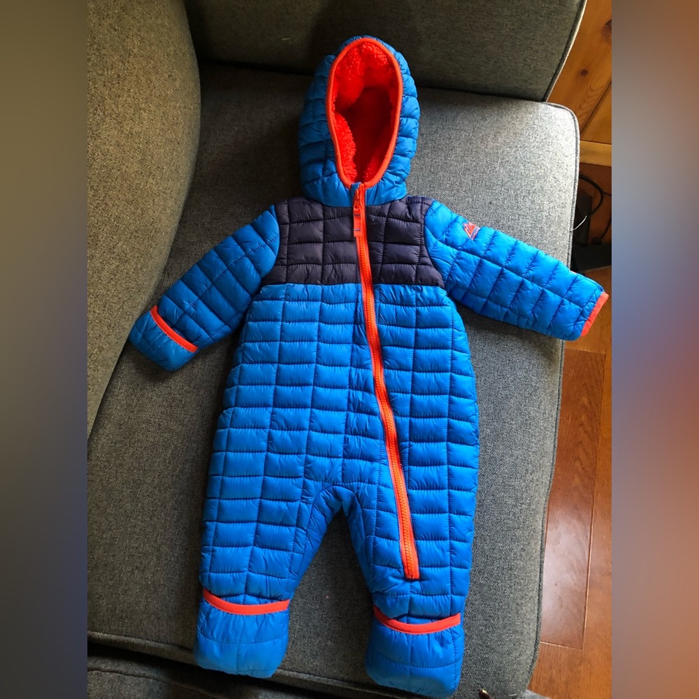 Snozu snowsuit 9-12 mo